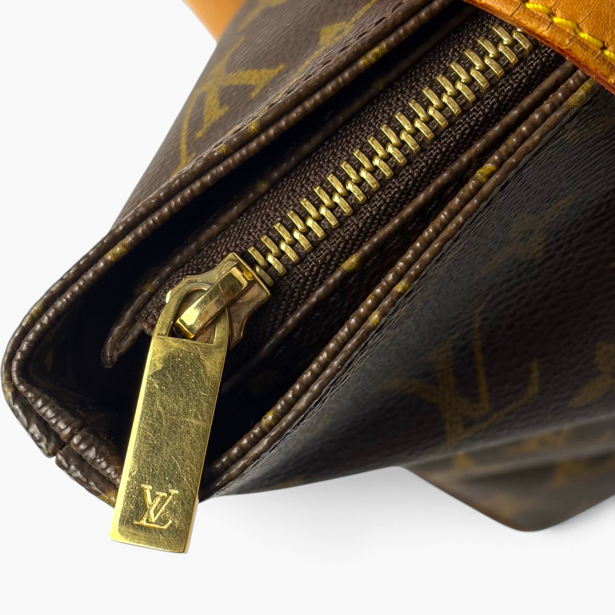 Cabas Piano monogram canvas tote bag close-up of brass zipper pull and teeth