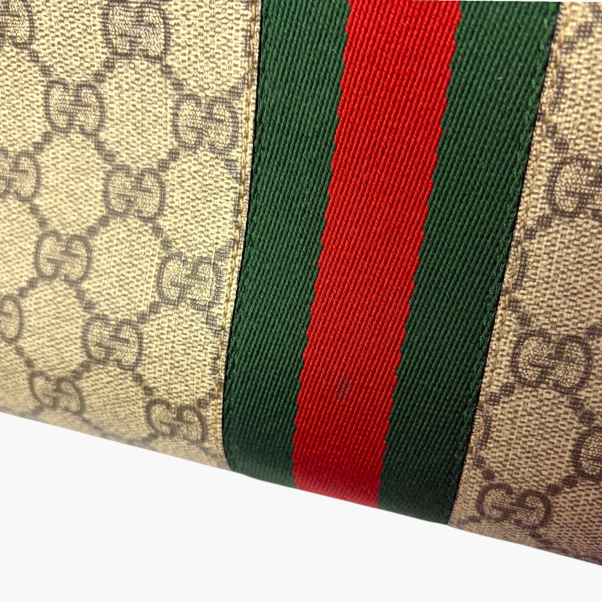 Beige GG Supreme canvas side panel with vertical green and red web stripe trim